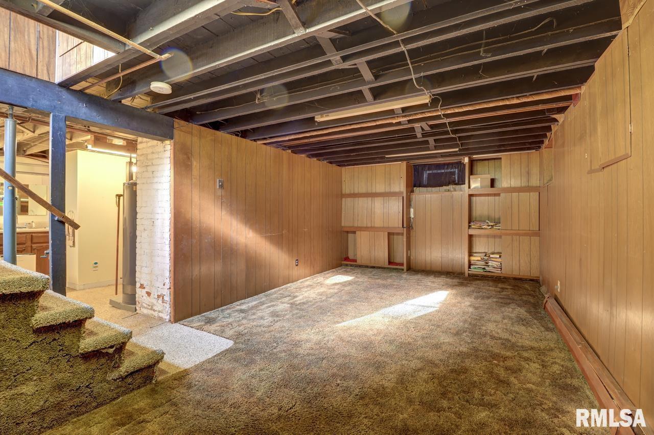 823 14th Avenue South Clinton, IA 52732 - Photo 20 of 27 a view of an empty room