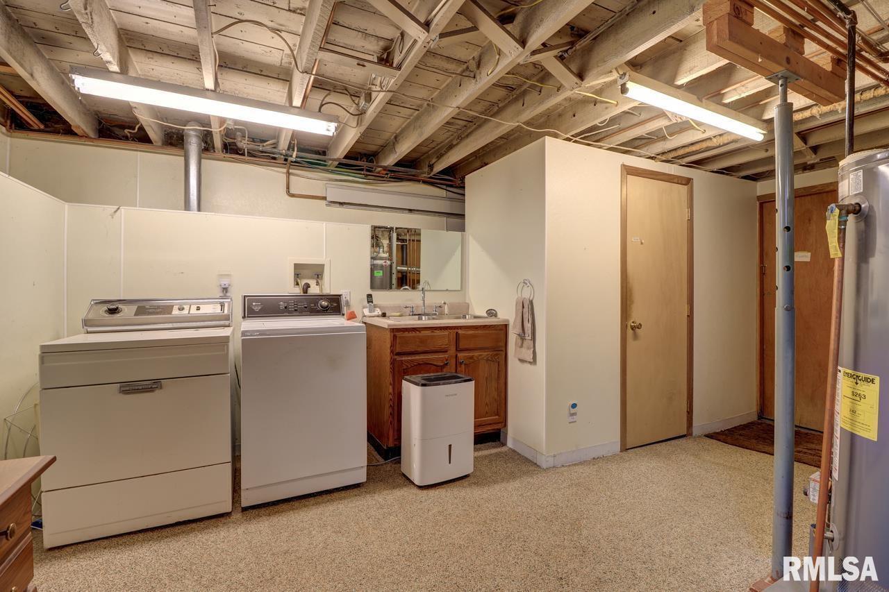 823 14th Avenue South Clinton, IA 52732 - Photo 21 of 27 a utility room with dryer and washer