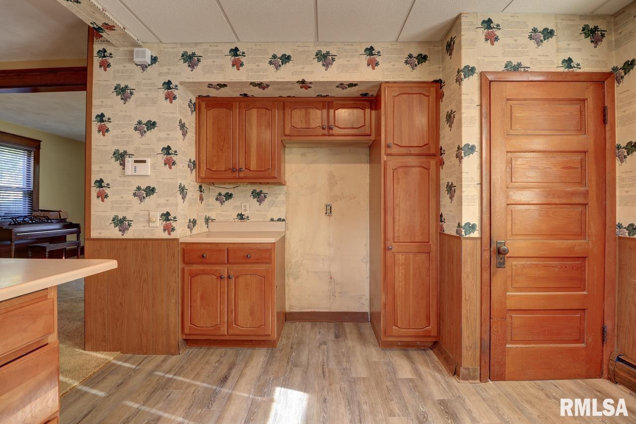 823 14th Avenue South Clinton, IA 52732 - Photo 8 of 27 a bathroom with a sink and a mirror