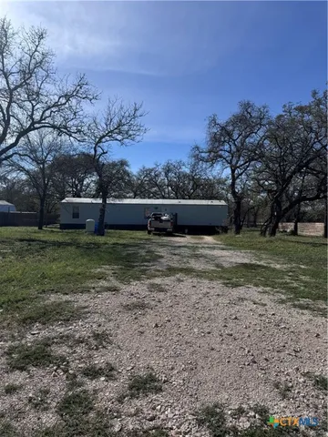 $175,000 | 820 County Road 429, Stockdale, TX 78160