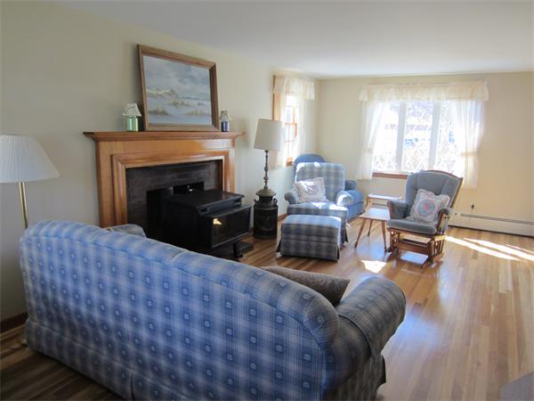 94 Bayberry Road Concord, MA 01742 - Photo 5 of 16 Gallery Image 5