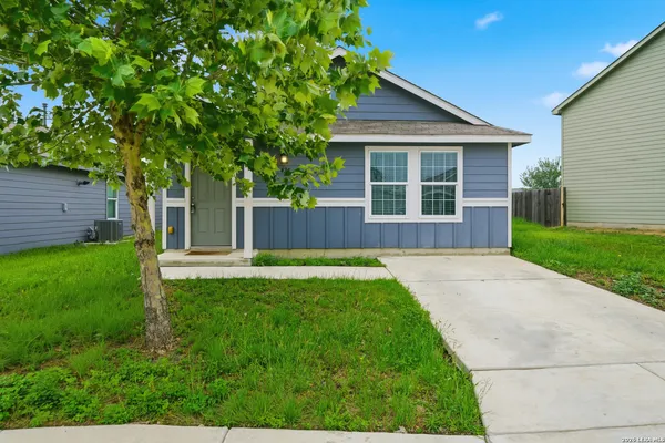 $1,450 | 423 Ambush Ridge, San Antonio, TX 78220