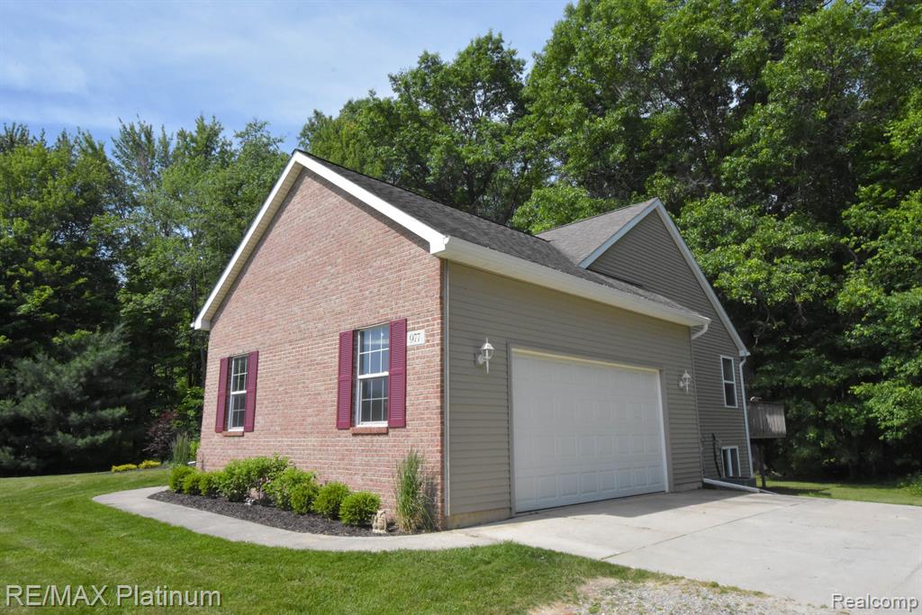 977 Kenneth Court Howell, MI 48843 - Photo 4 of 40 Gallery Image 4