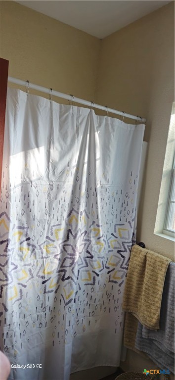 414 Harl Street Pleasanton, TX 78064 - Photo 18 of 28 a view of bath room with window and shower
