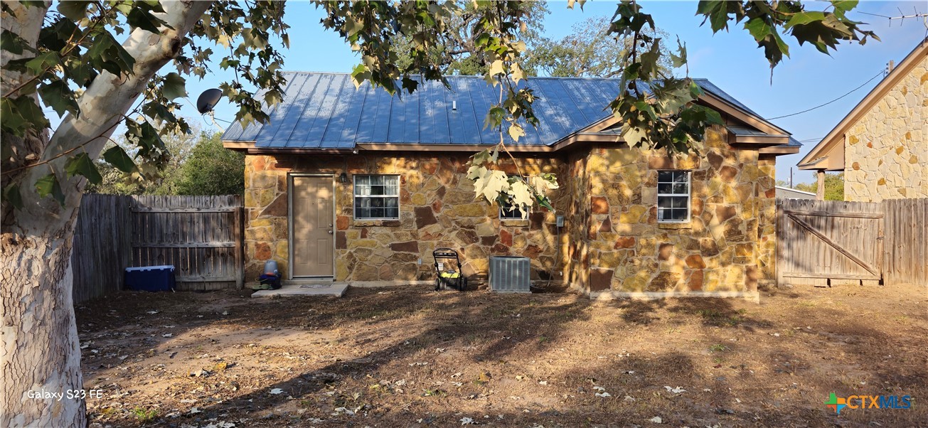 414 Harl Street Pleasanton, TX 78064 - Photo 3 of 28 a view of outdoor space and yard