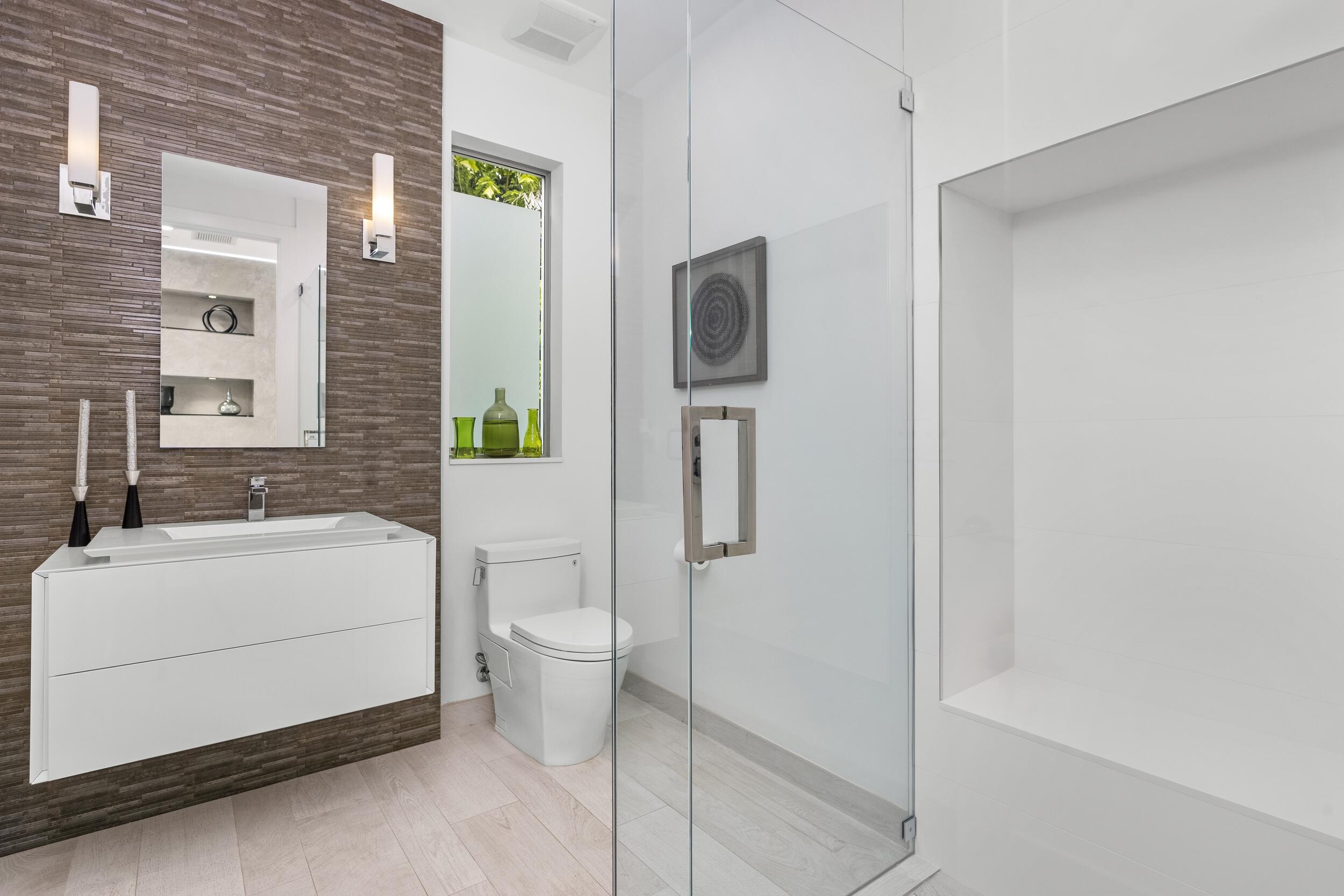 1005 Bucida Road Delray Beach, FL 33483 - Photo 20 of 58 Guest Bath 1