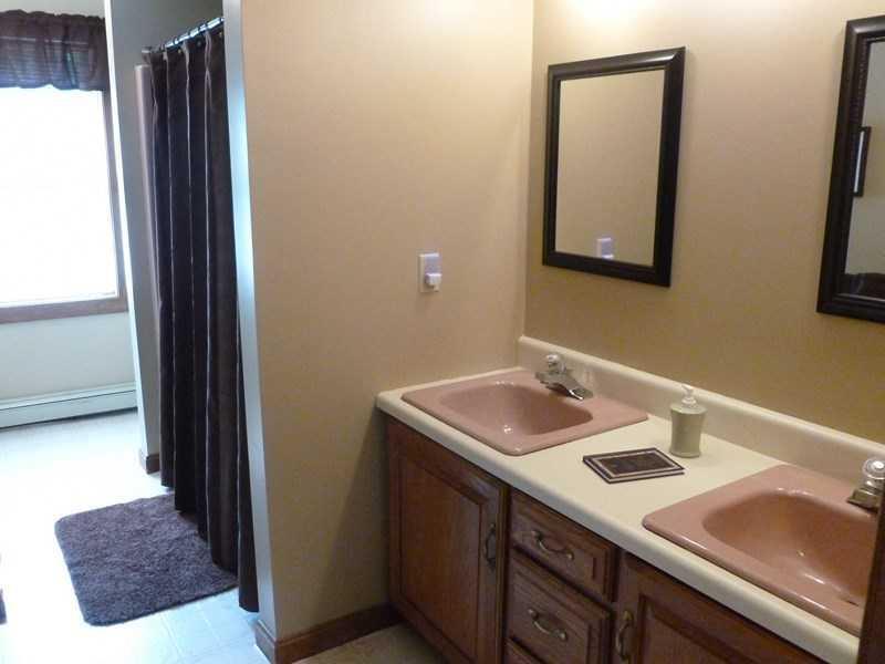 38 Pinewood Drive Cumberland Center, ME 04021 - Photo 14 of 20 Bathroom.