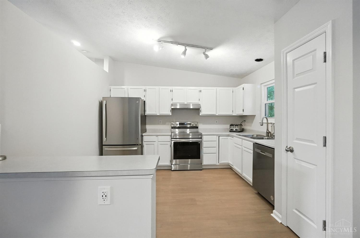 222 Deershadow Road Maineville, OH 45039 - Photo 16 of 47 Gallery Image 16