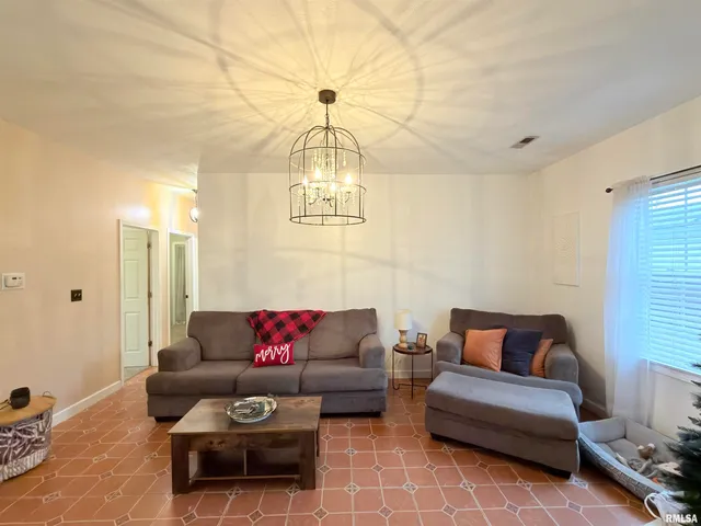 $155,000 | 23 Arthur Jones Avenue, New Berlin, IL 62670