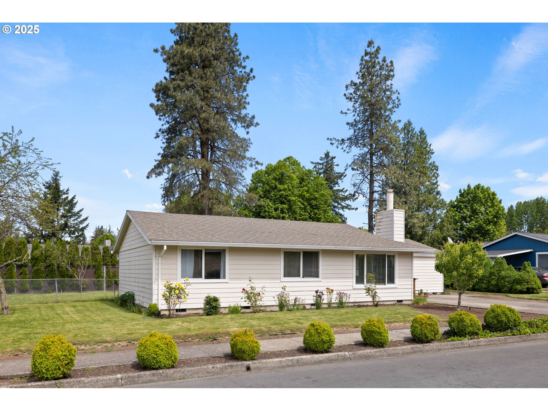 3259 Southeast 5th Street Gresham, OR 97080 - Photo 2 of 30