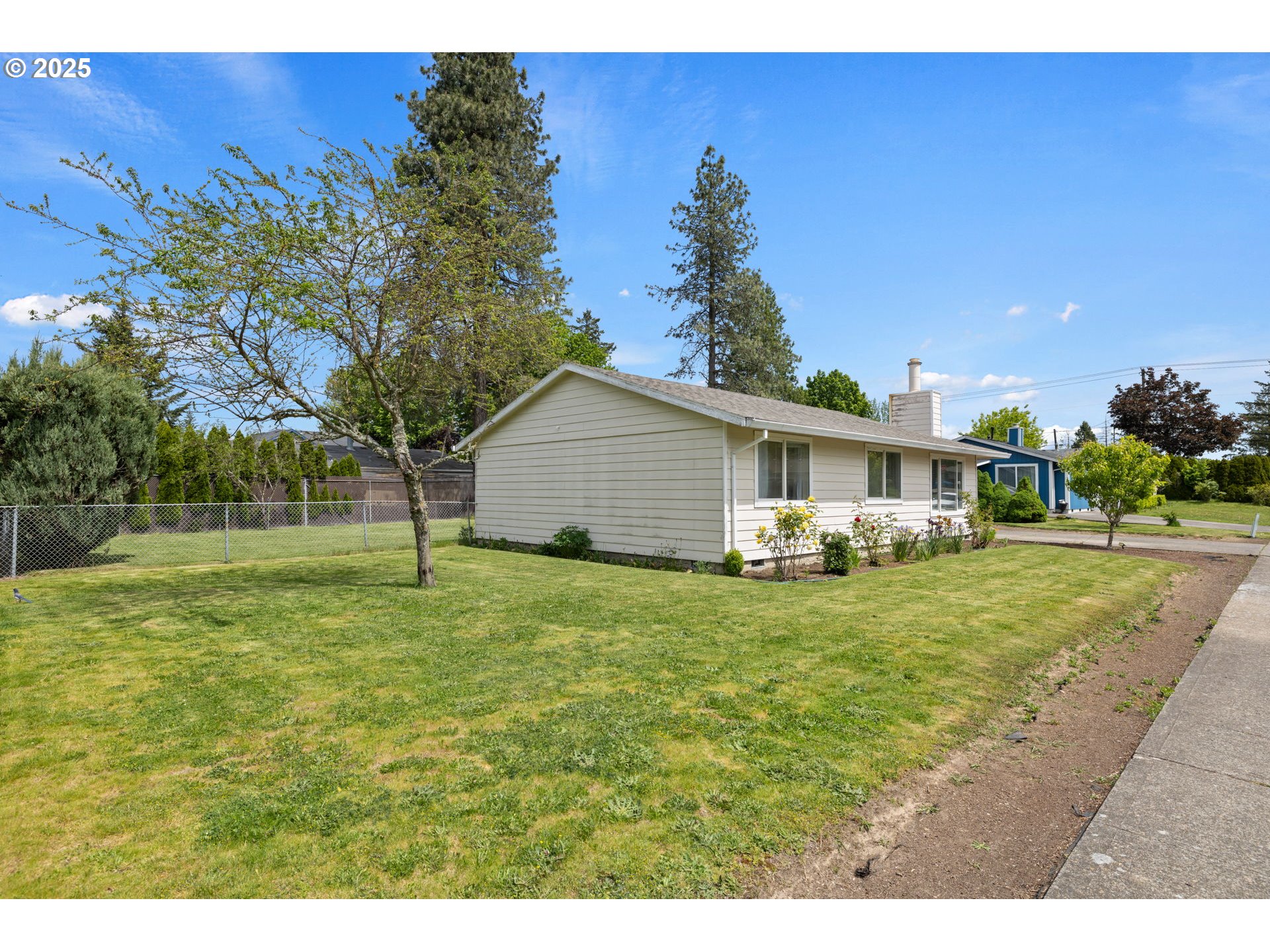 3259 Southeast 5th Street Gresham, OR 97080 - Photo 5 of 30