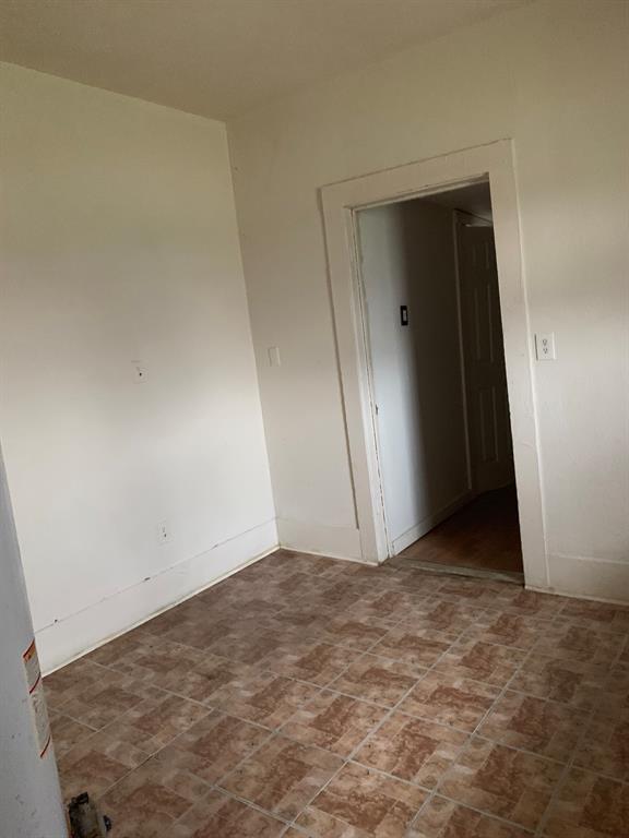 2321 Greer Street Dallas, TX 75215 - Photo 11 of 15 an empty room with closet