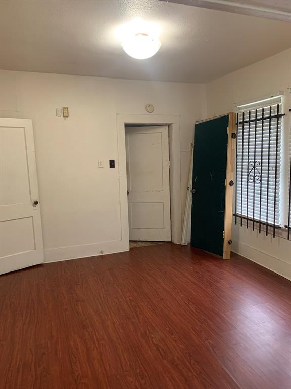 2321 Greer Street Dallas, TX 75215 - Photo 6 of 15 an empty room with wooden floor & windows