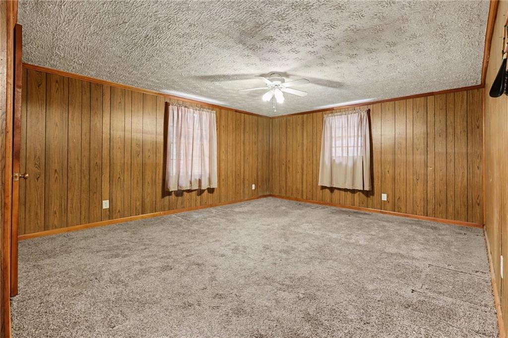 7019 Lake View Lane Doraville, GA 30360 - Photo 20 of 32 an empty room with windows
