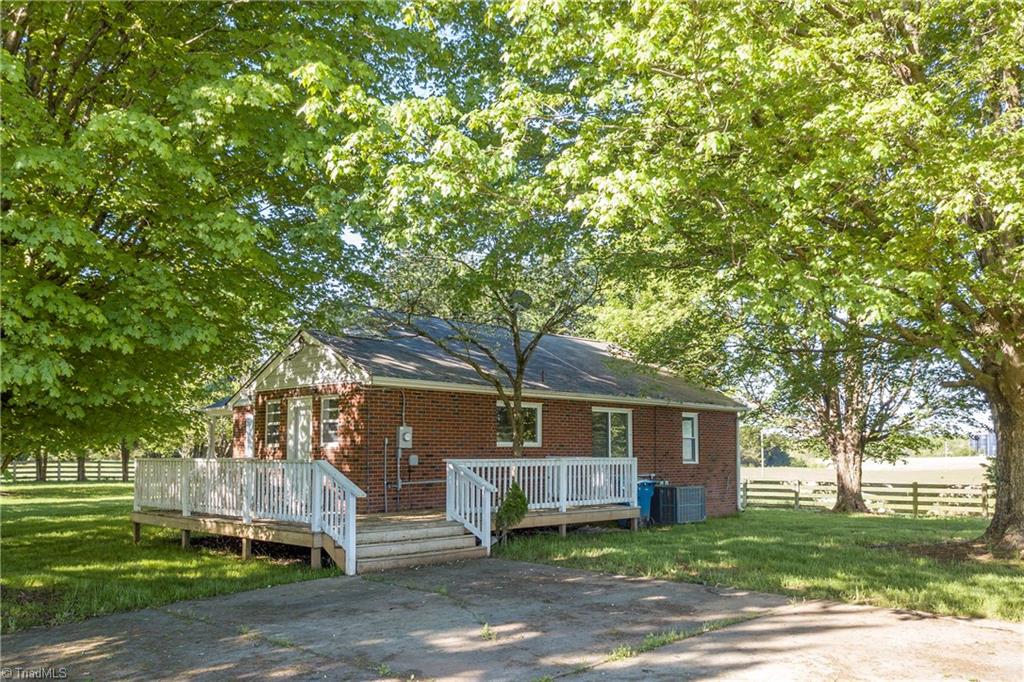 122 Doby Road Harmony, NC 28634 - Photo 3 of 14 Gallery Image 3