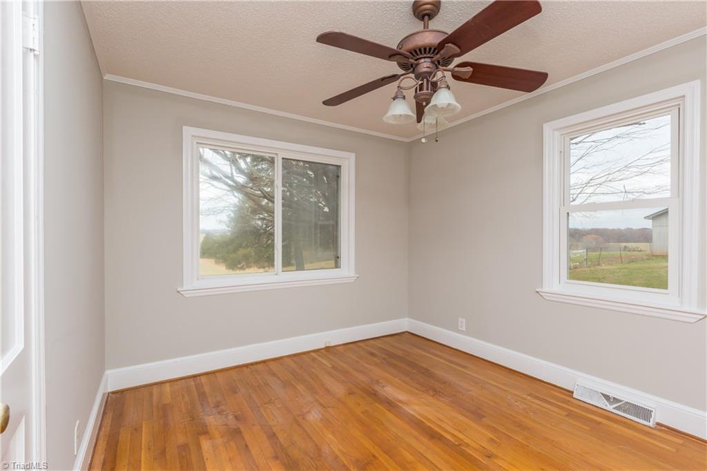 122 Doby Road Harmony, NC 28634 - Photo 7 of 14 Gallery Image 7