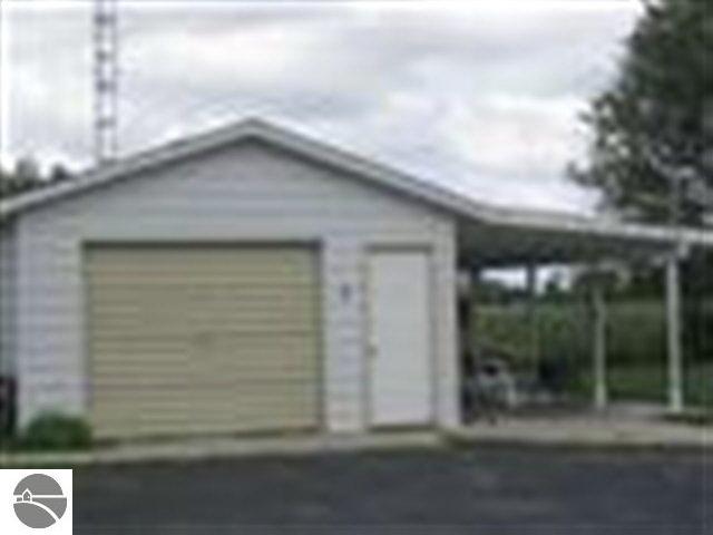 606 South School Road Sterling, MI 48659 - Photo 4 of 6 1750868-3.JPG