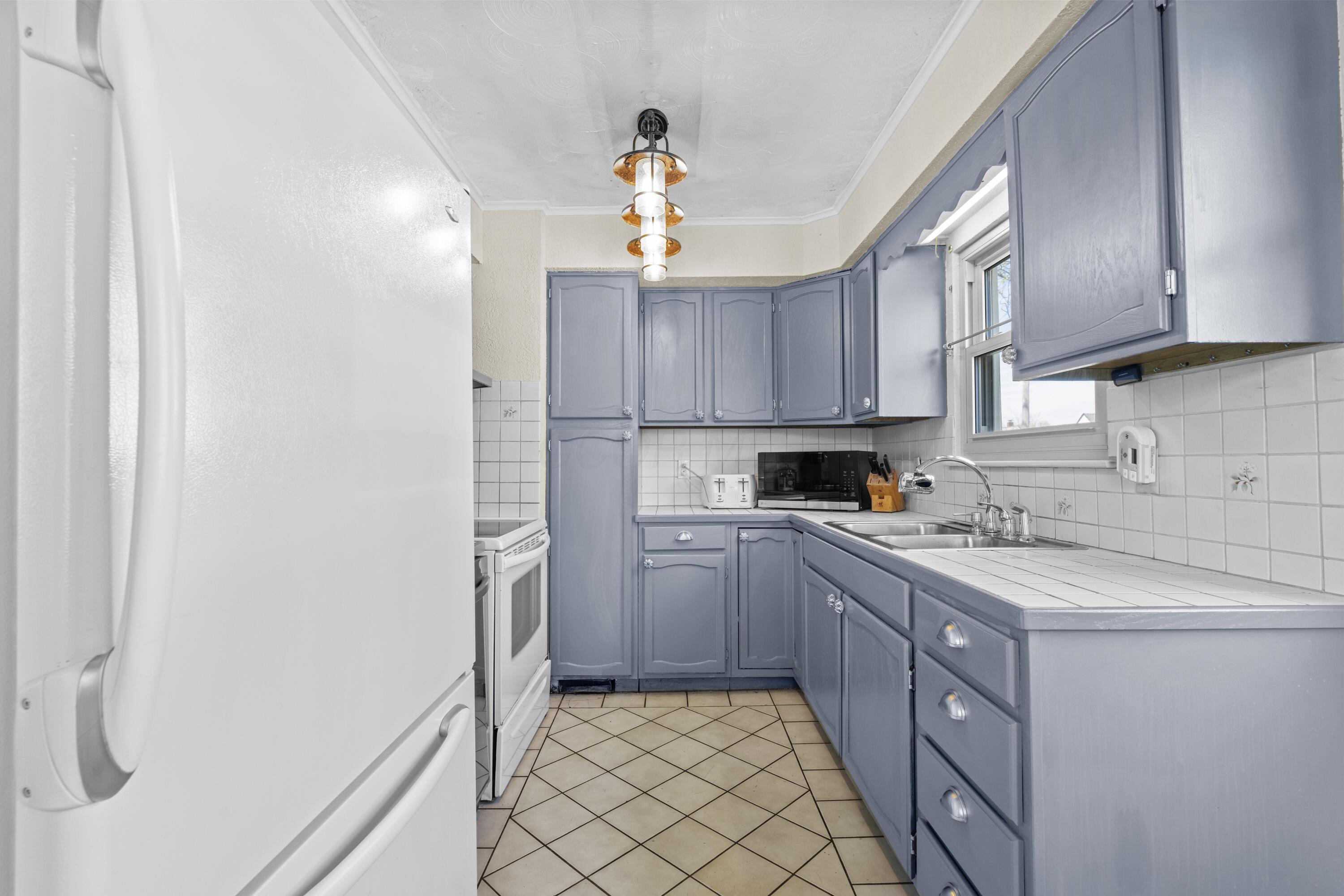 4281 Blythe Road Columbus, OH 43224 - Photo 8 of 57 Gallery Image 8