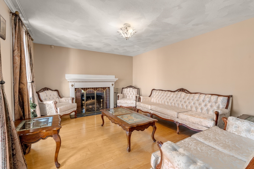 113 Temple Road Waltham, MA 02452 - Photo 8 of 35