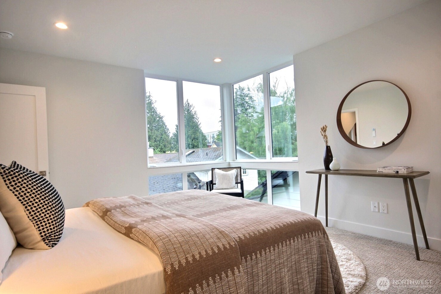 813 Northeast 90th Street Seattle, WA 98115 - Photo 14 of 35