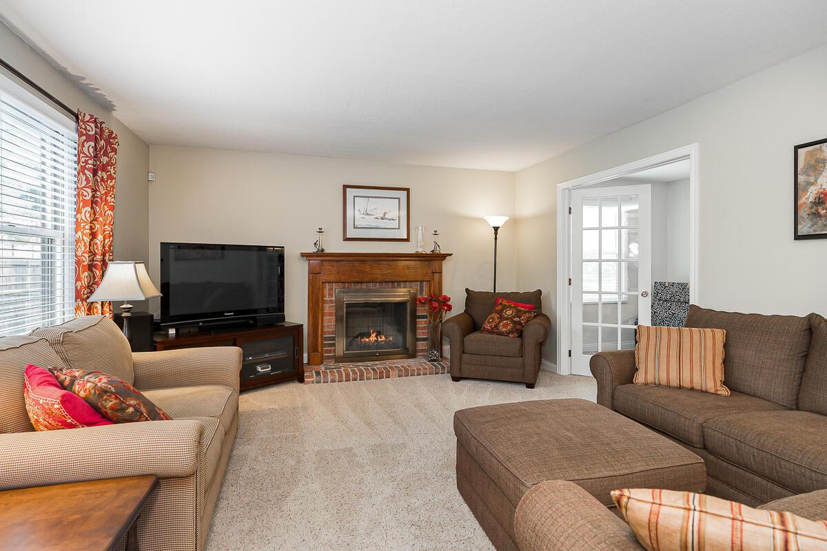 5576 Longrifle Road Westerville, OH 43081 - Photo 12 of 27 Family Room w/Fireplace