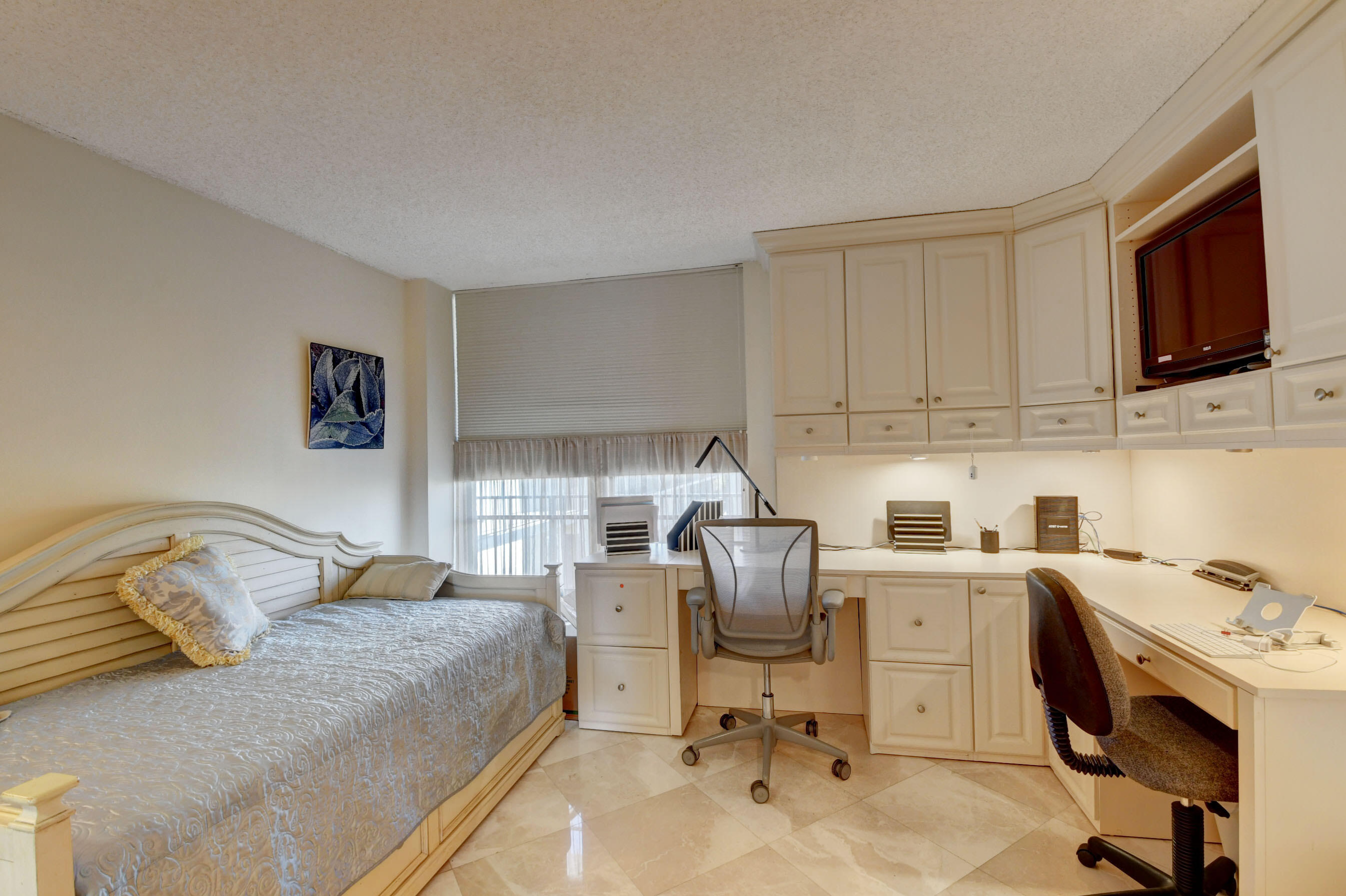 7 Royal Palm Way, Unit 6080 Boca Raton, FL 33432 - Photo 28 of 55 GUEST BEDROOM