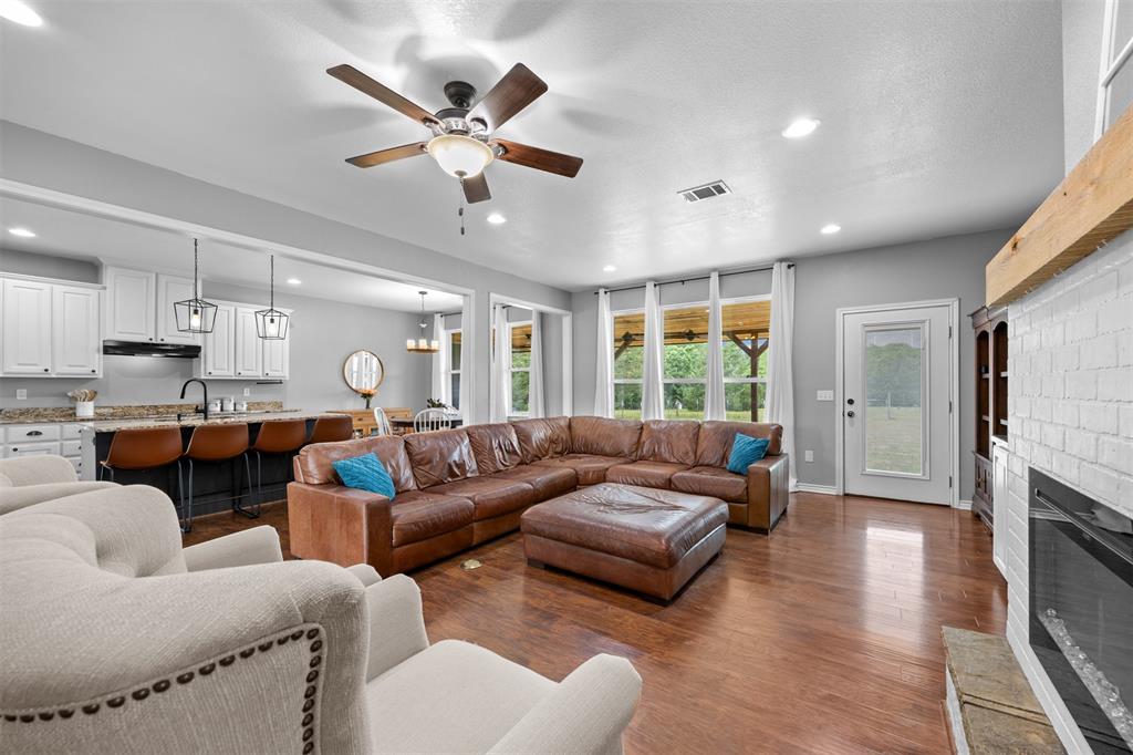 925 Wild Road Van Alstyne, TX 75495 - Photo 9 of 40