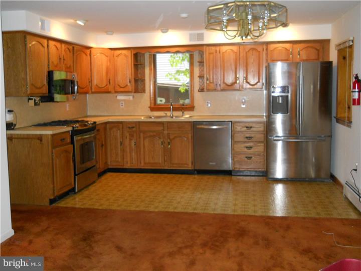 24 Jacobs Creek Road Ewing, NJ 08628 - Photo 3 of 8 Kitchen