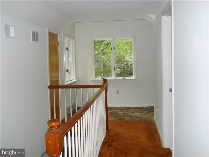 24 Jacobs Creek Road Ewing, NJ 08628 - Photo 4 of 8 Hallway
