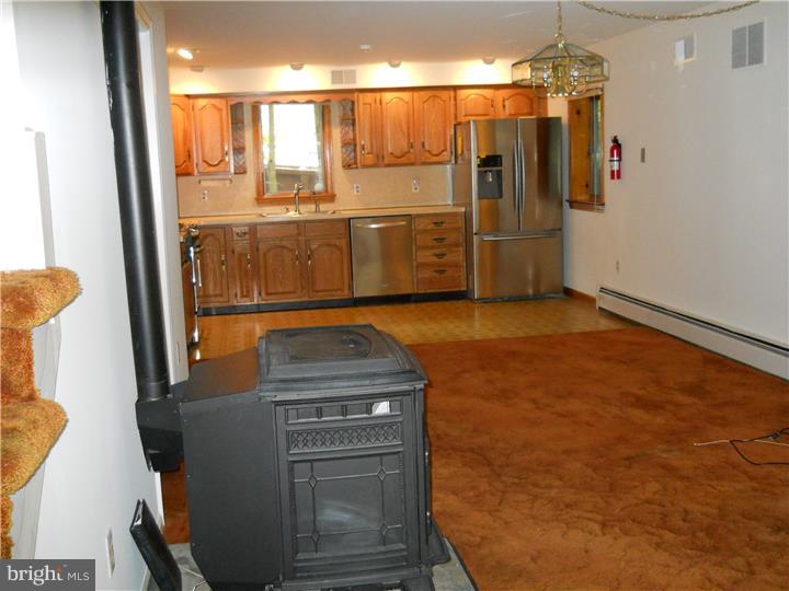 24 Jacobs Creek Road Ewing, NJ 08628 - Photo 8 of 8 Kitchen