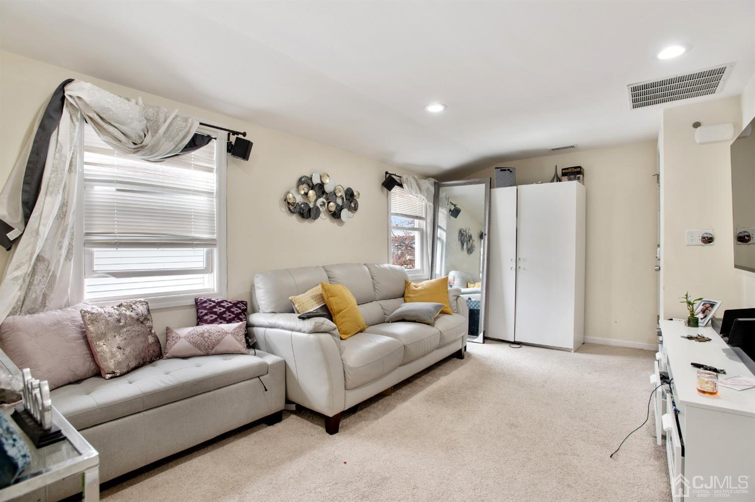 72 Spring Street Woodbridge, NJ 07095 - Photo 2 of 13 Gallery Image 2