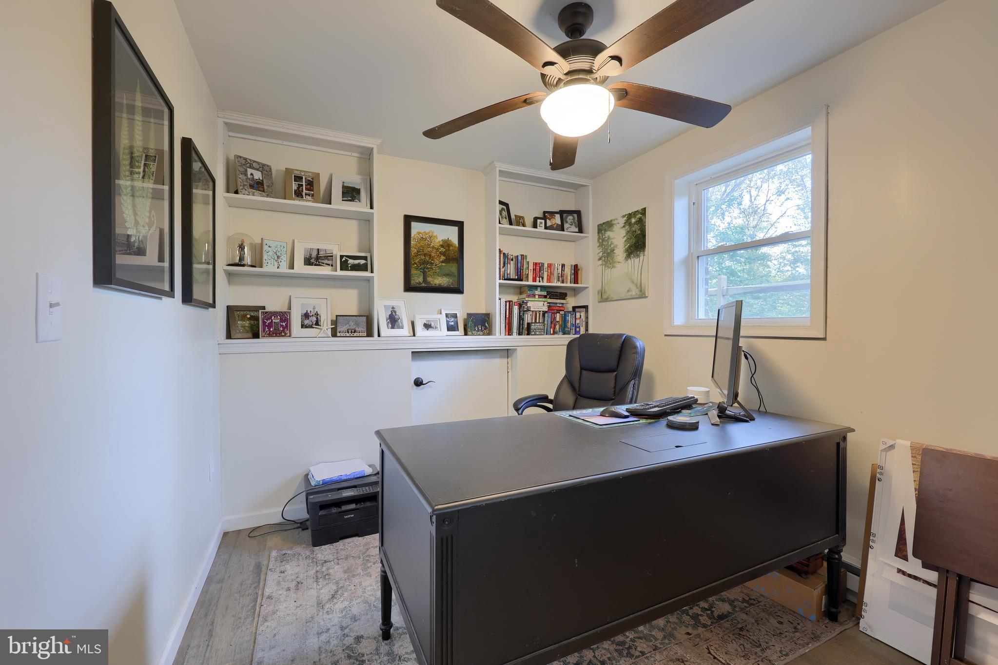 34 Hilldale Road Pequea, PA 17565 - Photo 27 of 44 Office Space w Built Ins & Ceiling Fan!
