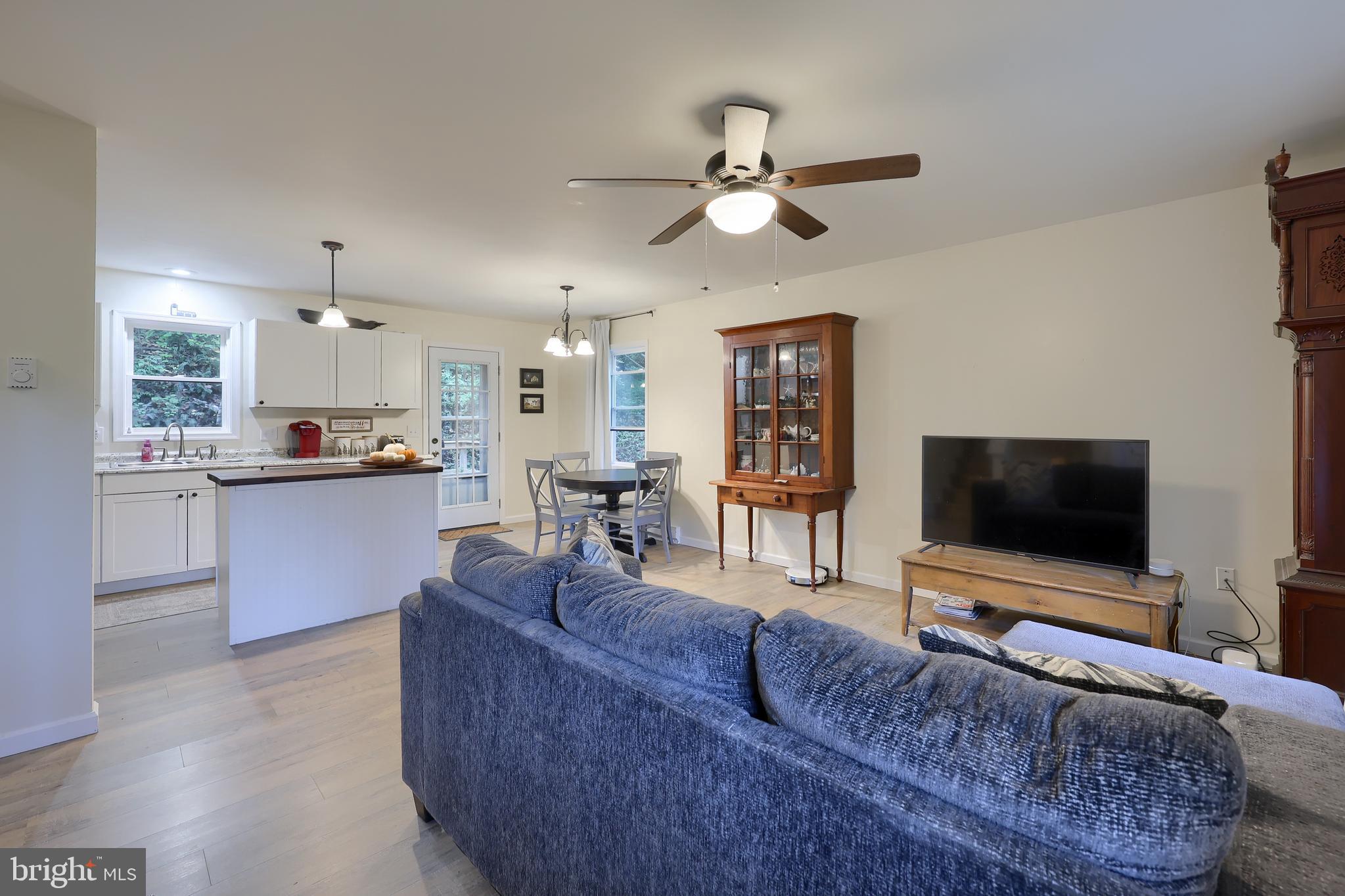 34 Hilldale Road Pequea, PA 17565 - Photo 8 of 44 Living Room 4