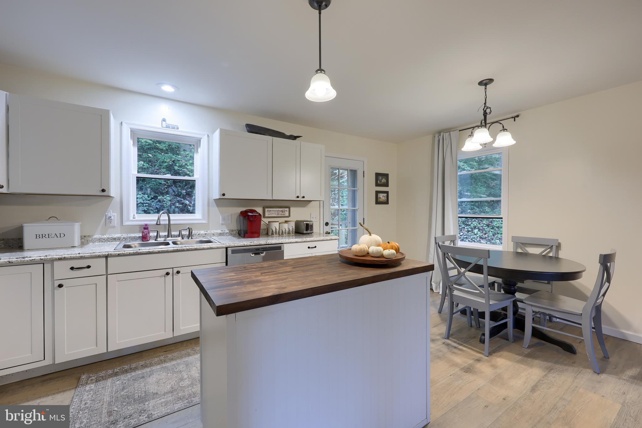 34 Hilldale Road Pequea, PA 17565 - Photo 10 of 44 Kitchen 1 - Island - great for prepping food!