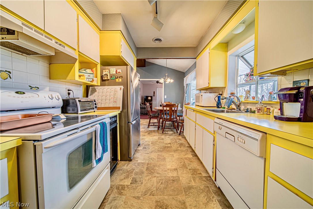 3047 Rockefeller Road Wickliffe, OH 44092 - Photo 10 of 35 Gallery Image 10