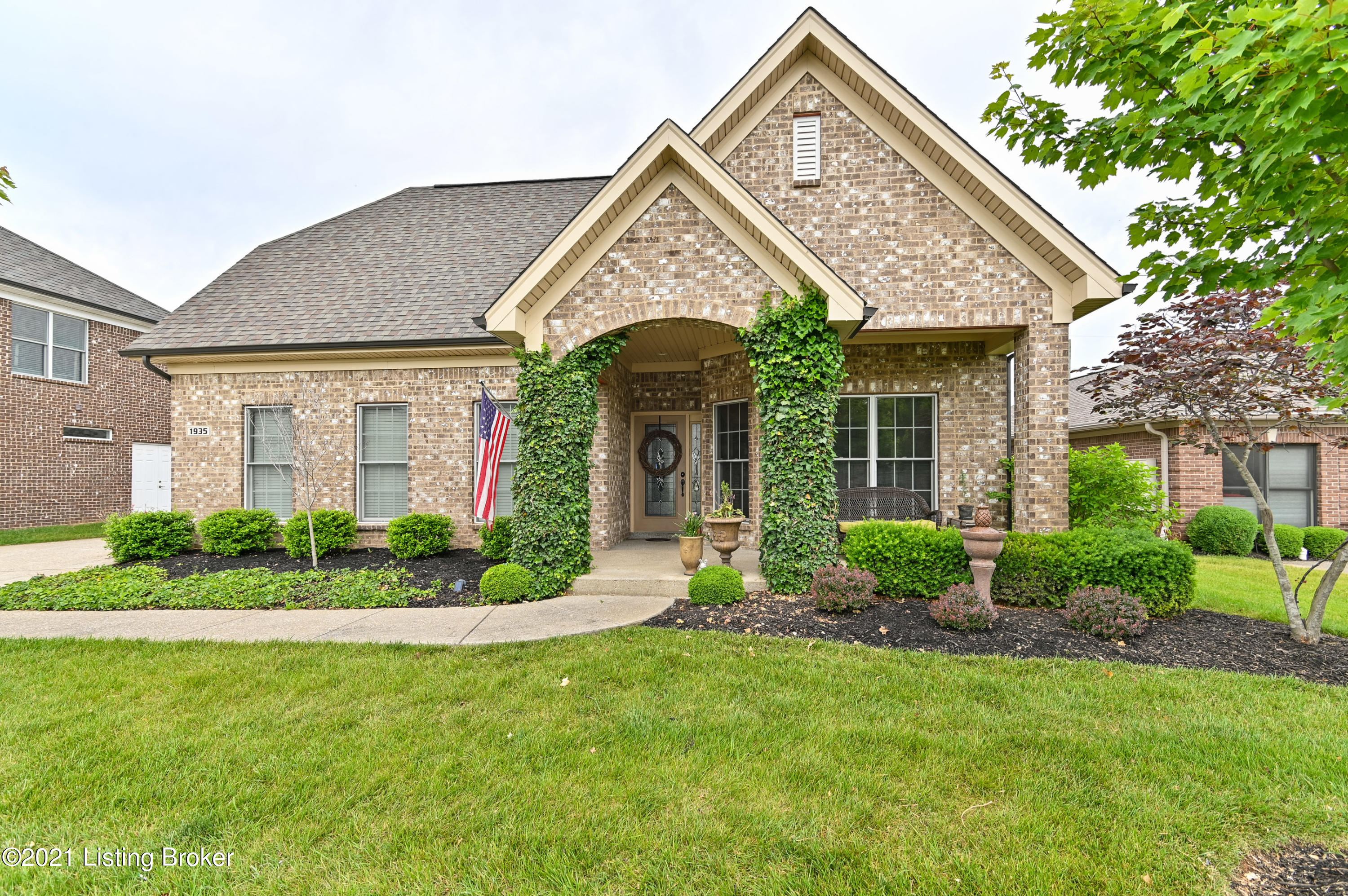 1935 Rivers Landing Drive Prospect, KY 40059 - Photo 2 of 39 004 - 20210601 6007