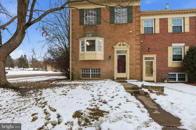 $399,900 | 2 Valley Crossing Circle, Cockeysville, MD 21030