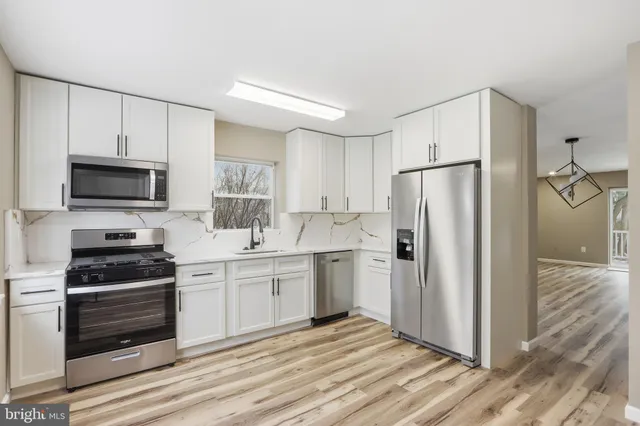 $399,900 | 2 Valley Crossing Circle, Cockeysville, MD 21030