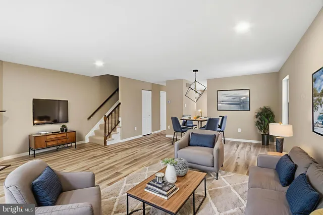 $399,900 | 2 Valley Crossing Circle, Cockeysville, MD 21030