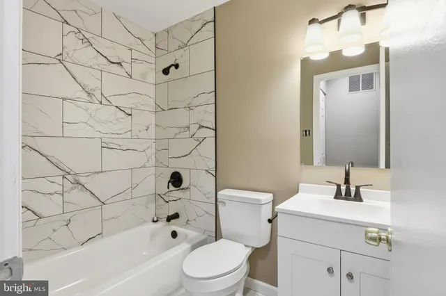 $399,900 | 2 Valley Crossing Circle, Cockeysville, MD 21030