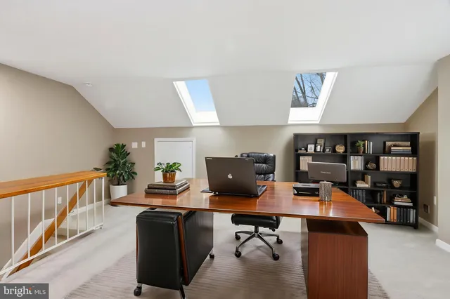 $399,900 | 2 Valley Crossing Circle, Cockeysville, MD 21030