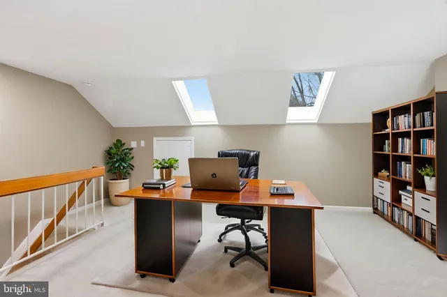 $399,900 | 2 Valley Crossing Circle, Cockeysville, MD 21030