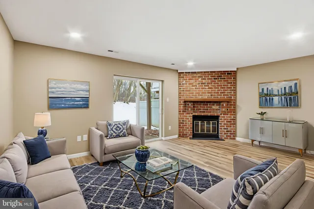 $399,900 | 2 Valley Crossing Circle, Cockeysville, MD 21030