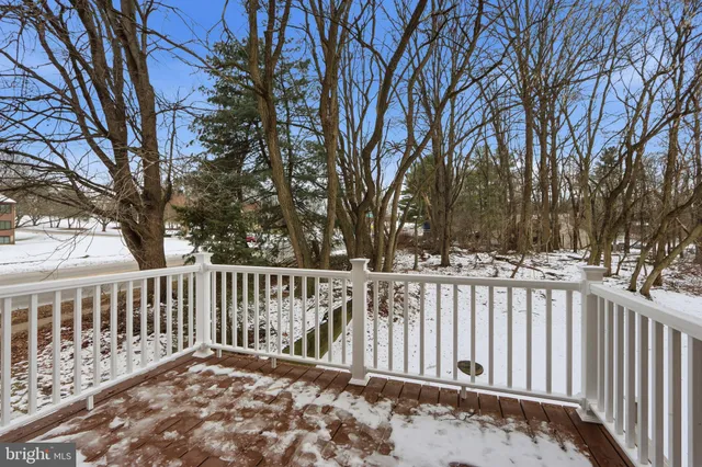 $399,900 | 2 Valley Crossing Circle, Cockeysville, MD 21030