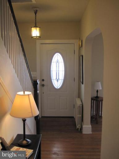 2707 24th Road South Arlington, VA 22206 - Photo 6 of 24 Entrance / Foyer