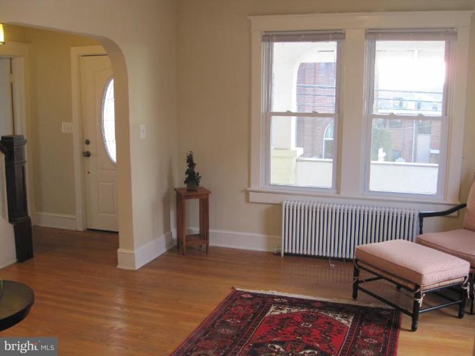 2707 24th Road South Arlington, VA 22206 - Photo 10 of 24 Living Room