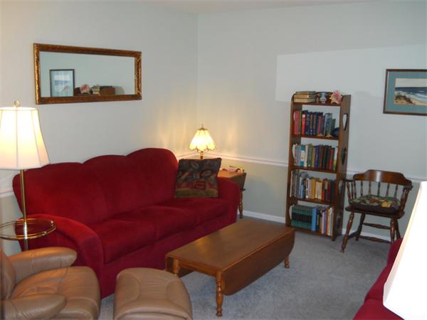 96 Century Way, Unit 96 Gardner, MA 01440 - Photo 4 of 10 a view of a livingroom with furniture and a couch