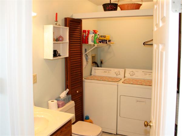 96 Century Way, Unit 96 Gardner, MA 01440 - Photo 9 of 10 a utility room with dryer and washer