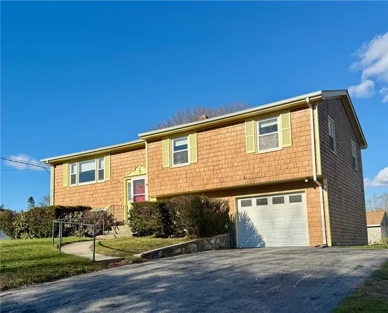 $3,200 | 178 Canonchet Drive, Portsmouth, RI 02871