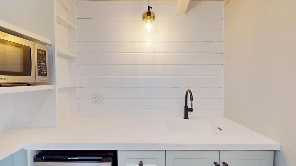 133 Brunswick Road Grass Valley, CA 95945 - Photo 17 of 47 a bathroom with a sink